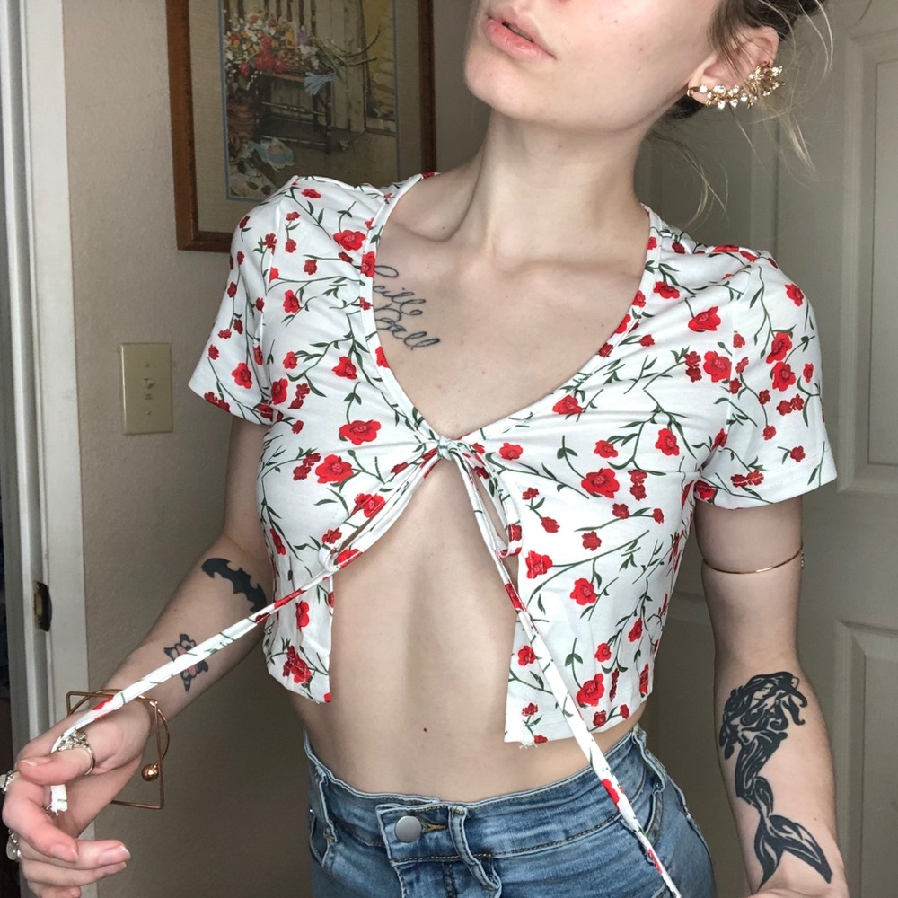 🌸NEW Tie Crop Top - Picture 2 of 8